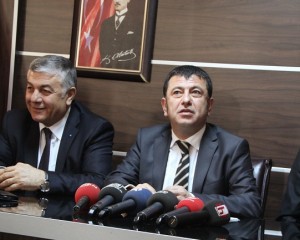 CHP GENEL BA?KAN YARDIMCISI A?BABA?DAN AÇIKLAMALAR CHP GENEL BA?KAN YARDIMCISI VEL? A?BABA: ?AYMAN?IN ?ST?FASININ CHP?YE ETK?S? OLMAZ? ?NAZLI ILICAK?IN CHP?YE KATILMASI G?B? B?R ÇABAMIZ YOK?