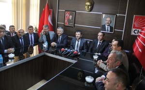 CHP GENEL BA?KAN YARDIMCISI A?BABA?DAN AÇIKLAMALAR CHP GENEL BA?KAN YARDIMCISI VEL? A?BABA: ?AYMAN?IN ?ST?FASININ CHP?YE ETK?S? OLMAZ? ?NAZLI ILICAK?IN CHP?YE KATILMASI G?B? B?R ÇABAMIZ YOK?