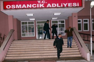EVLENECE?? SUR?YEL? KADIN ALTINLARI ALIP KAÇTI