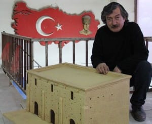 (ÖZEL HABER) KKTC'YE M?N?ATÜRK'ÜN KARDE?? GEL?YOR KKTC'DE OSMANLI, B?ZANS VE ROMA DÖNEM?NE A?T TAR?H? ESERLER?N SERG?LENECE?? M?N? B?R AÇIK HAVA MÜZES? KURULMASI ÇALI?MA BA?LATILDI M?N?AKIBRIS B?N YILLIK B?R GEÇM??E SAH?P OLAN PANAG?A K?L?SES? ETRAFINA KURULACAK M?N?AKIBRIS?TA SERG?LENECEK ESERLER ÇORUM?DA HAZIRLANIYOR HEYKELTRA? U?UR ÖZ?ENGÜL; ?KIBRIS?TA ?LK OLAN PROJEY? YAPMAKTAN DOLAYI GURURLUYUZ?
