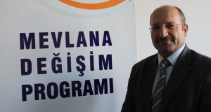 BU KAMPÜSTE BİR DÜNYA VAR 22 FARKLI ÜLKEDEN 95 YABANCI ÖĞRENCİSİ BULUNAN HİTİT ÜNİVERSİTESİ DÜNYA ÜNİVERSİTESİ OLMA YOLUNDA İLERLİYOR ULUSLARARASI İLİŞKİLER BİRİM BAŞKANI VE ERASMUS KOORDİNATÖRÜ YRD.. DOÇ. DR. GÖKÇE MEREY; “HEDEFİMİZ, HİTİT ÜNİVERSİTESİ’Nİ ULUSLARARASI ARENADA TANINAN VE DÜNYA ÜNİVERSİTELERİ İLE YARIŞAN BİR ÜNİVERSİTE HALİNE GETİRMEK” MEVLANA DEĞİŞİM PROGRAMI KOORDİNATÖRÜ DOÇ. DR. ABDURRAHMAN ASAN, “MEVLANA DEĞİŞİM PROGRAMI’NIN TEMEL ÖNCELİĞİ TÜRKİYE’Yİ YÜKSEK ÖĞRETİM ALANINDA BİR CAZİBE MERKEZİ HALİNE GETİRMEK”