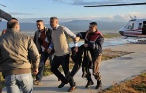 C?NAYET ZANLISI JANDARMAYA PUSU KURDU: 2 YARALI YARALI ASKERLERDEN B?R?S? HEL?JOPTERLE KURTARILDI, D??ER?N? ARAMA ÇALI?MALARI DEVAM ED?YOR