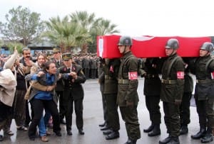 AYDIN?DA ?EH?DE HÜZÜNLÜ VEDA ?EH?T ASTSUBAY ÜSTÇAVU? EMRAH ÜNALAN?IN NAA?I ASKER? TÖRENLE MEMLEKET?NE U?URLANDI ?EH?T E??N?N FERYATLARI YÜREKLER? DA?LADI