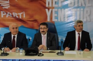 BEK?RO?U, ?L GENEL MECL?S ÜYELER?YLE B?R ARAYA GELD? AK PART? ÇORUM ?L BA?KANI RUM? BEK?RO?LU; ?ÇORUM?A EN GÜZEL ?EK?LDE H?ZMET EDECE??Z?