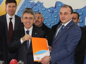 U?URLU, AK PART??DEN M?LLETVEK?L? ADAYI AK PART? ÇORUM M?LLETVEK?L? ADAY ADAYI DR. YA?AR U?URLU; ?HEP B?RL?KTE, YEN? TÜRK?YE?Y? VE BÜYÜK ÇORUM?U KURALIM?