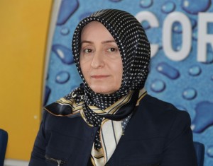 FATMA ÇÖPÜR, AK PART??DEN ADAYLI?INI AÇIKLADI E??T?MC? FATMA ÇÖPÜR; ?ÇORUM?A H?ZMET ETMEK ?Ç?N ADAYIM?