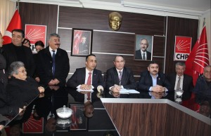 AV. D?NÇER SOLMAZ ADAYLI?INI AÇIKLADI CHP?DEN ÇORUM M?LLETVEK?L? ADAY ADAYI OLAN AV. D?NÇER SOLMAZ; ?ANKARA?DA EL KALDIRIP ?ND?RMEK ?Ç?N DE??L ÜLKEME VE ÇORUM?A H?ZMET ETMEK ?Ç?N ADAYIM? ?B?LG?MLE, B?R?K?M?MLE VE EN ÖNEML?S? GENÇL???MLE BU MÜCADELEN?N BAYRA?INI TA?IMAYA, E?ER ALLAH YAZDI ?SE ULUBATLI HASAN?I OLMAYA ADAYIM?