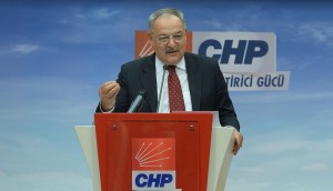 CHP'DE ÖN SEÇ?M KARARI CHP PART? SÖZCÜSÜ KOÇ: "CHP, 85 SEÇ?M BÖLGES?N?N 55'?NDE M?LLETVEK?L? ADAYLARINI ÜYELER?N?N KATILIMIYLA ÖN SEÇ?M YOLUYLA BEL?RLEME KARARI ALMI?TIR" "45 ?LDE HAK?M DENET?M?NDE, 10 ?LDE ?SE ÖRGÜT DENET?M?NDE TÜM ÜYELER?N KATILIMIYLA ADAY BEL?RLEME YOLU TESP?T ED?LD?, GER?YE KALAN 30 ?LDE ?SE MERKEZ YOKLAMASI KARARI ALINDI" "SAYIN DAVUTO?LU'NA SORALIM, BU BO? SAÇMALAMALARININ YANINDA, SEN?N BÖYLE B?R DEMOKRAT?K CESARET?N VAR MI, SEN?N ?KT?DAR PART?S?N?N GENEL BA?KANI OLARAK ADAYLARINI ÜYELER?N?N KATILIMIYLA DEMOKRAT?K ?EK?LDE HAK?M HUZURUNDA BEL?RLEYEB?LME ?RADEN VAR MI?" "SAÇMA SAPAN KONU?UP DURUYORSUN, YOK BONZA?, YOK MOLOTOF, YAN? BUNLAR S?YASET KALPAZANLI?INA G?RECEK TÜRDE LAFLAR"