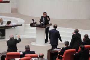 CHP?L? ÖZKES ?LE AK PART??L? KORKMAZ ARASINDA BELAM TARTI?MASI CHP ?STANBUL M?LLETVEK?L? ?HSAN ÖZKES, GENEL KURUL?DA ?BELAM?LAR TÜREM??T?R? ?FADES?N? KULLANINCA GERG?N ANLAR YA?ANDI