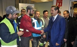 BAKAN ÇEL?K, TOPLU SÖZLE?ME GÖRÜ?MELER?N? UZLA?MAYLA SONUÇLANDIRDI BAKAN ÇEL?K, OLMUKSAN ?LE SELÜLÖZ SEND?KASI ARASINDAK? GÖRÜ?MELERDE DEVREYE G?REREK, GREVE G?D?LMEDEN UZLA?MAYLA SONUÇLANDIRDI ÇALI?MA VE SOSYAL GÜVENL?K BAKANI FARUK ÇEL?K: ?GÜZEL TABLONUN HER YERDE YA?ANMASINI ?ST?YORUM? ???Ç? KARDE??M 15 SENE BEKLEY?P KIDEM TAZM?NATINI ALACA?IM D?YE NE OLUR NE OLMAZ END??ES?N? YA?AMAMASI GEREK?YOR? ?KIDEM TAZM?NATI MESELES? ?HT?LAF OLMAKTAN ÇIKARILMALI VE ??Ç? HAK ETT???N? AY SONUN DA MUTLAKA HESABINDA GÖRMEL??