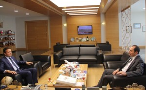 KARACA?DAN REKTÖR ALKAN?A Z?YARET AK PART? ÇORUM M?LLETVEK?L? ADAY ADAYI AYHAN KARACA; ?AK PART? TÜRK?YE?Y? YEN?DEN ?N?A ETT??