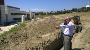 BA?KAN KARATA?, OSMANCIK BELED?YES?N?N FAAL?YETLER?N? DE?ERLEND?RD? ?LÇEDEK? MAHALLE MUHTARLARI ?LE B?R ARAYA GELEN OSMANCIK BELED?YE BA?KANI HAMZA KARATA?; ?OSMANCIK?IN GELECEK 50 YILINA H?TAP EDEN PROJELER? HAYATA GEÇ?R?YORUZ? ?OSMANCIK?I GELECE?E BUGÜNDEN HAZIRLIYORUZ? ??LÇEYE YEN? B?R KENT ESTET??? KAZANDIRACA?IZ? ?HALKIMIZIN DESTE??NE M?NNETTARIZ?