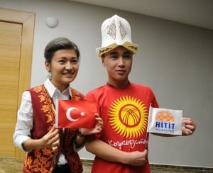 H?T?T, MEVLANA DE????M PROGRAMINDA TÜRK?YE?DE ÖNCÜ DÜNYANIN 22 FARKLI ÜLKES?NDEN 95 YABANCI UYRUKLU Ö?RENC?S? BULUNAN H?T?T ÜN?VERS?TES?, MEVLANA DE????M PROGRAMINDA DA TÜRK?YE?N?N EN BA?ARILI ÜN?VERS?TELER? ARASINDA YER ALIYOR H?T?T ÜN?VERS?TES? MEVLANA DE????M PROGRAMI KOORD?NATÖRÜ DOÇ. DR. ABDURRAHMAN ASAN: ?ANADOLU ÜN?VERS?TELER?NE ÖNCÜLÜK ED?YORUZ?