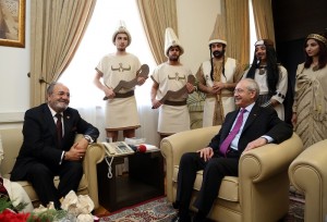 HUTTU?A HEYET? MECL?STE ÇORUM BO?AZKALE KAYMAKAMLI?I VE BELED?YE BA?KANLI?I KOORD?NES?NDE "KAD?M ANADOLU BA?KENT? HATTU?A'DAN MODERN ÇA?IN BA?KENT? ANKARA'YA" SLOGANIYLA TUR?ZM HAFTASI ETK?NL?KLER? ÖNCES?NDE BA?KENT ANKARA'YI HATTU?A'YA DAVET ETMEK ÜZERE ANKARA'YA GELEN HATTU?A HEYET? MECL?S? Z?YARET ETT? MECL?S ?DARE AM?R? ÇORUM M?LLETVEK?L? SAL?M USLU: ?S?YASET ?LE KÜLTÜRÜ B?RB?R?NDEN AYIRMADAN, UYUM ?Ç?NDE B?R ÇALI?MA YAPMAMIZ HAL?NDE ÇORUM?UN TUR?ZM POTANS?YEL?NDEN HAK ETT??? ?MKANLARI B?RAN ÖNCE KULLANAB?LECE??NE ?NANIYORUZ, YEN? DÖNEMDE HATTU?A ?SM?NE DÖNÜLMES? KONUSUNDA DESTE??N?ZE ?HT?YACIMIZ VAR? MHP GRUP BA?KANVEK?L? OKTAY VURAL: ?TUR?ZM AÇISINDAN YAPTI?IMIZ BU ÇALI?MALAR B?Z?M NASIL B?R MEDEN?YETE SAH?P OLDU?UMUZU, NASIL BURAYI VATANLA?TIRDI?IMIZIN KIYMET?N?N B?L?NMES? AÇISINDAN ÇOK ÖNEML?, BO?AZKÖY, BO?AZKALE BUNLAR DA GÜZEL ?S?MLER? AK PART? GRUP BA?KANVEK?L? NAC? BOSTANCI: ?GELECEK DÖNEMDE BU YÖNDE ÖNEML? B?R ADIM OLARAK ?N?ALLAH HATTU?A ?SM? KONULUR ORAYA?