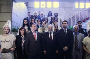 HUTTU?A HEYET? MECL?STE ÇORUM BO?AZKALE KAYMAKAMLI?I VE BELED?YE BA?KANLI?I KOORD?NES?NDE "KAD?M ANADOLU BA?KENT? HATTU?A'DAN MODERN ÇA?IN BA?KENT? ANKARA'YA" SLOGANIYLA TUR?ZM HAFTASI ETK?NL?KLER? ÖNCES?NDE BA?KENT ANKARA'YI HATTU?A'YA DAVET ETMEK ÜZERE ANKARA'YA GELEN HATTU?A HEYET? MECL?S? Z?YARET ETT? MECL?S ?DARE AM?R? ÇORUM M?LLETVEK?L? SAL?M USLU: ?S?YASET ?LE KÜLTÜRÜ B?RB?R?NDEN AYIRMADAN, UYUM ?Ç?NDE B?R ÇALI?MA YAPMAMIZ HAL?NDE ÇORUM?UN TUR?ZM POTANS?YEL?NDEN HAK ETT??? ?MKANLARI B?RAN ÖNCE KULLANAB?LECE??NE ?NANIYORUZ, YEN? DÖNEMDE HATTU?A ?SM?NE DÖNÜLMES? KONUSUNDA DESTE??N?ZE ?HT?YACIMIZ VAR? MHP GRUP BA?KANVEK?L? OKTAY VURAL: ?TUR?ZM AÇISINDAN YAPTI?IMIZ BU ÇALI?MALAR B?Z?M NASIL B?R MEDEN?YETE SAH?P OLDU?UMUZU, NASIL BURAYI VATANLA?TIRDI?IMIZIN KIYMET?N?N B?L?NMES? AÇISINDAN ÇOK ÖNEML?, BO?AZKÖY, BO?AZKALE BUNLAR DA GÜZEL ?S?MLER? AK PART? GRUP BA?KANVEK?L? NAC? BOSTANCI: ?GELECEK DÖNEMDE BU YÖNDE ÖNEML? B?R ADIM OLARAK ?N?ALLAH HATTU?A ?SM? KONULUR ORAYA?