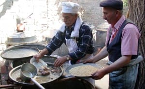 ?SK?L?P'TE DÜ?ÜN TAR?HLER?N? DOLMA USTALARI BEL?RL?YOR ?SK?L?PL? DOLMA USTALARI; "B?ZE SORMADAN DÜ?ÜN TAR?H? BEL?RLEMEY?N"