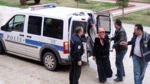 HIRSIZLIK ZANLISI KADINLAR POL?STEN KAÇAMADI