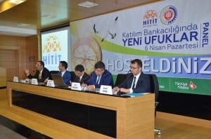 KATILIM BANKACILI?ININ GELECE?? MASAYA YATIRILDI Z?RAAT KATILIM BANKASI MAYIS?TA FAAL?YETE GEÇ?YOR H?T?T ÜN?VERS?TES? REKTÖRÜ PROF.DR. REHA MET?N ALKAN: ?TÜRK?YE, KATILIM BANKACILI?I PAYINDAN GEREKEN PASTAYI ALMALI? ?SLAM HUKUKU PROFESÖRÜ HAYRETT?N KARAMAN; ?KATILIM BANKACILI?INDA YEN? UFUKLARA AÇILMAK ?Ç?N ?Y? YET??M?? ELEMANLAR ?ST?HDAM ED?LMEL?? Z?RAAT KATILIM BANKASI GENEL MÜDÜRÜ OSMAN ARSLAN; ?KATILIM BANKAMIZ MAYIS AYINDA FAAL?YETE GEÇ?YOR KATILIM BANKAMIZ YEN? B?R S?NERJ? OLU?TURACAK? TÜRK?YE CUMHUR?YET? MERKEZ BANKASI BA?KAN YARDIMCISI NECAT? ?AH?N: ?KATILIM BANKALARI F?NANSAL S?STEM AÇISINDAN ÖNEM ARZ ED?YOR?