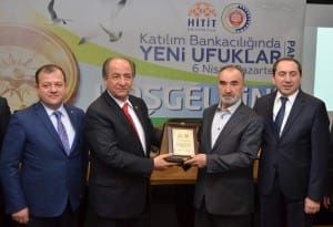 KATILIM BANKACILI?ININ GELECE?? MASAYA YATIRILDI Z?RAAT KATILIM BANKASI MAYIS?TA FAAL?YETE GEÇ?YOR H?T?T ÜN?VERS?TES? REKTÖRÜ PROF.DR. REHA MET?N ALKAN: ?TÜRK?YE, KATILIM BANKACILI?I PAYINDAN GEREKEN PASTAYI ALMALI? ?SLAM HUKUKU PROFESÖRÜ HAYRETT?N KARAMAN; ?KATILIM BANKACILI?INDA YEN? UFUKLARA AÇILMAK ?Ç?N ?Y? YET??M?? ELEMANLAR ?ST?HDAM ED?LMEL?? Z?RAAT KATILIM BANKASI GENEL MÜDÜRÜ OSMAN ARSLAN; ?KATILIM BANKAMIZ MAYIS AYINDA FAAL?YETE GEÇ?YOR KATILIM BANKAMIZ YEN? B?R S?NERJ? OLU?TURACAK? TÜRK?YE CUMHUR?YET? MERKEZ BANKASI BA?KAN YARDIMCISI NECAT? ?AH?N: ?KATILIM BANKALARI F?NANSAL S?STEM AÇISINDAN ÖNEM ARZ ED?YOR?