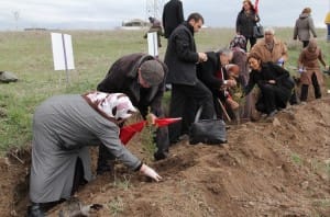 ÇANAKKALE ZAFER??N?N 100. YILINDA 100 F?DAN TOPRAKLA BULU?TU ?L SA?LIK MÜDÜRÜ ?SMA?L YÜCEL; ?ÇANAKKALE ZAFER? ?NSAN ÜSTÜ ÇABA VE FEDAKARLIKLA KAZANILMI? UNUTULMAZ B?R DESTANDIR?