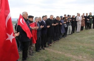 ÇANAKKALE ZAFER??N?N 100. YILINDA 100 F?DAN TOPRAKLA BULU?TU ?L SA?LIK MÜDÜRÜ ?SMA?L YÜCEL; ?ÇANAKKALE ZAFER? ?NSAN ÜSTÜ ÇABA VE FEDAKARLIKLA KAZANILMI? UNUTULMAZ B?R DESTANDIR?