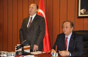 ÇORUM MÜFTÜLÜ?Ü?NDEN KUTLU DO?UM PROGRAMI ?L MÜFTÜSÜ MEHMET A?IK; ?B?RB?R?M?Z? ÖTEK?LE?T?RMEMEL?Y?Z? VAL? AHMET KARA; ?TOPLUMDA YARDIMLA?KA DUYGUSUNU GEL??T?REL?M?