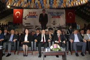 AK PART? ÇORUM M?LLETVEK?L? ADAYLARI TANITILDI AK PART? ÇORUM M?LLETVEK?L? VE TBMM ?DARE AM?R? SAL?M USLU: ?DÜNE KADAR B?RB?RLER?NE SÖYLENMED?K SÖZ BIRAKMAYANLAR, B?RB?R?NE BENZEMEZLER, YAPAY ?TT?FAKLARLA AK PART?'N?N ÖNÜNÜ KESMEYE, ?ST?KRARI, KALKINMA VE GEL??MEY? ENGELLEMEYE YEM?N ETM??ÇES?NE B?R ARAYA GELM??LERD?R. BAZILARI DA TERÖR TA?ERONLU?UNU MUHALEFET ZANNEDECEK KADAR ZAVALLILA?MI?LARDIR?