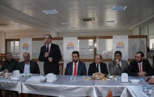 REKTÖR ALKAN, ?NSAN? DE?ERLER PLATFORMU ÜYELER?YLE B?R ARAYA GELD? ?NSAN? DE?ERLER PLATFORMU DÖNEM SÖZCÜSÜ SEYFETT?N SEZG?N; ?GEÇM??TE TOPLUMDAN KEND?N? SOYUTLAYAN ÜN?VERS?TE ARTIK HALKIN H?ZMET?NDE? H?T?T ÜN?VERS?TES? REKTÖRÜ PROF. DR. REHA MET?N ALKAN; ?PAYDA?LARIMIZLA OLU?TURULAN S?NERJ?, B?RL?KTEL?K VE OMUZ OMUZA VERMEN?N GÜZEL SONUÇLARINI ALIYORUZ?
