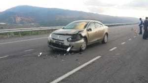 ÇORUM?DA TRAF?K KAZASI: 1 YARALI KAZAYA KARI?AN ARAÇTA BULUNAN S?NOP ÜN?VERS?TES? REKTÖRÜ B?RCAN KAZAYI YARA ALMADAN ATLATTI