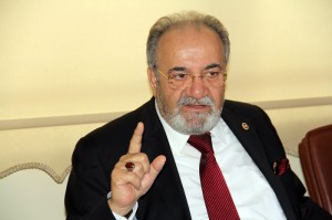 AK PART?'L? USLU?DAN DEM?RTA??IN ÇÖZÜM SÜREC? AÇIKLAMASINA SERT TEPK? AK PART? ÇORUM M?LLETVEK?L? VE TBMM ?DARE AM?R? SAL?M USLU: ?ÇÖZÜM SÜREC? KALP KR?Z? GEÇ?RM?YOR. MUHTEMELEN BARAJI A?AMAYACA?IZ D?YE HDP KALP KR?Z? GEÇ?R?YOR OLAB?L?R? ?HDP BURADA B?R SA?LIK KONTROLÜNDEN, YAN? AKIL SA?LI?I KONTROLÜNDEN GEÇSE ?Y? OLUR. ÇÜNKÜ S?V?L S?YASET ??DDETLE ARASINA MESAFE KOYAR? ?OYSA YAPTI?I AÇIKLAMADA TERÖR OLAYLARI DEVAM EDECEK D?YEN, SALDIRILAR DEVAM EDECEK D?YEN, ??DDET DEVAM EDECEK D?YEN B?R K???N?N HELE HELE S?YAS? KARAR SÜREÇLER?N? KAND?L?LE ENDEKSL? YÜRÜTEN B?R S?YAS? HAREKET?N B?Z? ?THAM ETMEYE, HAKKI DA YOK HADD? DE DE??LD?R? ?TÜRK?YE PART?S? OLMAYI BECEREMEYENLER?N TERÖRÜ, ??DDET?, ÇATI?MAYI, GER?L?M? KEND? VARLIK SEBEB? SAYANLARIN, B?ZE ÇÖZÜM SÜREC? KONUSUNDA DERS VERME KONUSUNDA DERS VERME YA DA ?THAM ETME HAKKI YOKTUR?