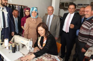 AK PART?L? CER?TO?LU, HALKLA BULU?MAYA DEVAM ED?YOR AK PART? ÇORUM M?LLETVEK?L? ADAYI LÜTF?YE ?LKSEN CER?TO?LU KURT; ?M?LLETLE KO?MAYA DEVAM EDECE??Z?