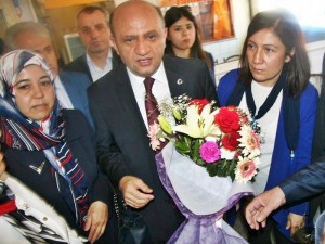 B?L?M SANAY? VE TEKNOLOJ? BAKANI I?IK ÇORUM?DA BAKAN I?IK, SUNGURLU?DA SEÇ?M BÜROSU AÇTI B?L?M SANAY? VE TEKNOLOJ? BAKANI F?KR? I?IK: ?AK PART?N?N S?YASET? H?ZMET S?YASET?D?R? ?B?Z?M GÜNDEM?M?ZDE YERL? ÜRET?M VAR?