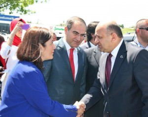 B?L?M SANAY? VE TEKNOLOJ? BAKANI I?IK ÇORUM?DA BAKAN I?IK, SUNGURLU?DA SEÇ?M BÜROSU AÇTI B?L?M SANAY? VE TEKNOLOJ? BAKANI F?KR? I?IK: ?AK PART?N?N S?YASET? H?ZMET S?YASET?D?R? ?B?Z?M GÜNDEM?M?ZDE YERL? ÜRET?M VAR?