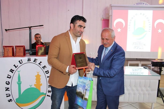 DÜNYA ?AMP?YONLARI BA?ARI H?KAYELER?N? ANLATTI