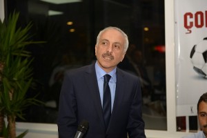 TANJU ÇOLAK?TAN ÇORUM BELED?YESPOR?A DESTEK ÜNLÜ ESK? FUTBOLCU TANJU ÇOLAK; ?ÇORUMLULAR TAKIMINIZA SAH?P ÇIKIN? ?BEN GALATASARAY?IN ?AMP?YON OLMASINI ?ST?YORUM