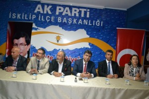 M?LL? E??T?M BAKAN YARDIMCISI ERDEM?DEN ?SK?L?P?E Z?YARET AK PART? ÇORUM M?LLETVEK?L? VE TBMM ?DARE AM?R? SAL?M USLU; ?H?ZMET ETMEY?, H?ZMET GET?RMEY? VE H?ZMET ÜRETMEY?, VAH?T KAYRICI?DAN ?Y? B?L?R?M? M?LL? E??T?M BAKAN YARDIMCISI ORHAN ERDEM; ?TÜRK?YE C?DD? B?R ?LERLEME KAYDED?YOR? AK PART? ÇORUM M?LLETVEK?L? ADAYI ?LKSEN CER?TO?LU; ?M?LLETLE BERABER YÜRÜDÜ?ÜMÜZ ?Ç?N BA?ARILIYIZ?