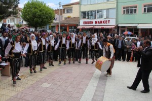 AK PART??DEN ORTAKÖY?DE GÖVDE GÖSTER?S? ORTAKÖY BELED?YE BA?KANI TANER ?SB?R; ?MAZERET ÜRETMED?K, H?ZMET ÜRETT?K? AK PART? ÇORUM M?LLETVEK?L? ADAYI LÜTF?YE ?LKSEN CER?TO?LU KURT; ?ORTAKÖY MARRKA KENT OLMAYA DEVAM EDECEK?