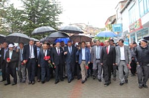 27 M?LYON TL?L?K AÇILI?, 17 M?LYON TL?L?K TEMEL ATMA BAYAT ?LÇES?NDE YAPIMI TAMAMLANAN 14 TES?S?N AÇILI?I YAPILIRKEN, 5 TES?S?NDE TEMEL? ATILDI