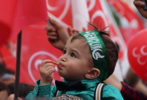 MHP L?DER? BAHÇEL? ÇORUM?DA MHP GENEL BA?KANI DEVLET BAHÇEL?: ?AK PART? DÖNEM?NDE DI? BORÇ 270 M?LYAR DOLAR ARTTI. BUNU NASIL ?ZAH EDECEK? ?AK PART? ALDI?I OYLARI KÖTÜ KULLANDI. ÜLKEN ?Ç?N M?LLET?N ?Ç?N GELECE??N BU DEFA B?RL?KTE YÜRÜYEL?M. CHP?YE OY VERENLER GEL?N BU DEFA B?Z?MLE YÜRÜYÜN? ?B?R ZAMANLAR K?MSES?ZLER?N K?MSES?Y?M D?YEN ADAM ??MD? K?NDARLARIN KUTBU, HARAM Y?YENLER?N KORUYUCUSUDUR?