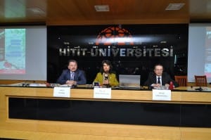 H?T?T ÜN?VERS?TES?'NDEN 'SÖZDEN NOTAYA ???R?N MÜZ?KLE YOLCULU?U' KONULU SÖYLE??