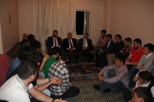 USLU, Ö?RENC? EV?NE KONUK OLDU