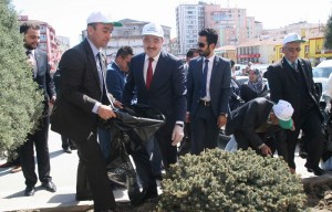 YOZGAT?TA BELED?YE BA?KANI VE M?LLETVEK?L? ÇÖP TOPLADI