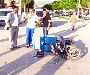 OTOMOB?L ?LE MOTOS?KLET ÇARPI?TI: 1 YARALI