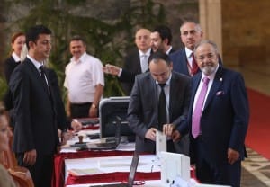 AK PART?'L? USLU: ?ÇOK PARÇALI PARLAMENTODAN ?ST?KRAR ÇIKMAZ? AK PART? ÇORUM M?LLETVEK?L? SAL?M USLU: ?E?ER KOAL?SYONLAR BA?ARILI OLMAZSA, UZUN ÖMÜRLÜ B?R KOAL?SYON ?MKANI OLMAZSA DEMOKRAS?LERDE DURUMU HALK ÇÖZER?