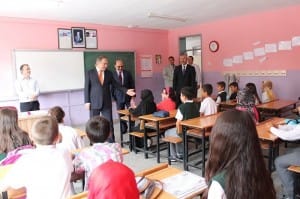 SUNGURLU'DA 10 B?N 146 Ö?RENC? KARNE ALDI