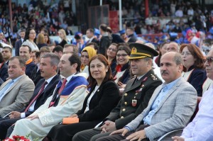 H?T?T ÜN?VERS?TES??NDE MEZUN?YET SEV?NC? H?T?T ÜN?VERS?TES? REKTÖRÜ PROF. DR. REHA MET?N ALKAN; H?T?T ÜN?VERS?TES?N?, ÇORUM?UN DÜNYAYA AÇILAN PENCERES? YAPMAK ?Ç?N GECE GÜNDÜZ ÇALI?TIK? ANKARA BÜYÜK?EH?R BELED?YES? GENEL SEKRETER? PROF. DR. ASIM BALCI; ?REKTÖRÜMÜZ ÜN?VERS?TEM?Z? MARKA HAL?NE GET?RD??