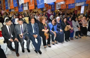 GÜLDAL AK??T, ÇORUMLU BAYANLARLA BULU?TU