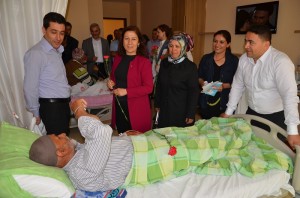 CER?TO?LU?NDAN OSMANCIK ÇIKARMASI AK PART? ÇORUM M?LLETVEK?L? ADAYI ?LKSEN CER?TO?LU; ?TÜRK?YE 2002 YILINDAN BU YANA GERÇEKLE?T?RD??? ?SESS?Z DEVR?M?LE KABU?UNU KIRDI?