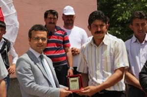 Ç?LEK B?R KÖYÜN KADER?N? DE???T?RD? Ç?LEK ÜRET?M?YLE B?RL?KTE KÖYDEN KENTE GÖÇ ÖNLEND? GIDA TARIM VE HAYVANCILIK ?L MÜDÜRÜ ERKAN ELFAZ ERM??: ?200 DÖNÜM Ç?LEK BAHÇES?YLE KÖYÜN KADER? DE???T??