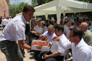 Ç?LEK B?R KÖYÜN KADER?N? DE???T?RD? Ç?LEK ÜRET?M?YLE B?RL?KTE KÖYDEN KENTE GÖÇ ÖNLEND? GIDA TARIM VE HAYVANCILIK ?L MÜDÜRÜ ERKAN ELFAZ ERM??: ?200 DÖNÜM Ç?LEK BAHÇES?YLE KÖYÜN KADER? DE???T??